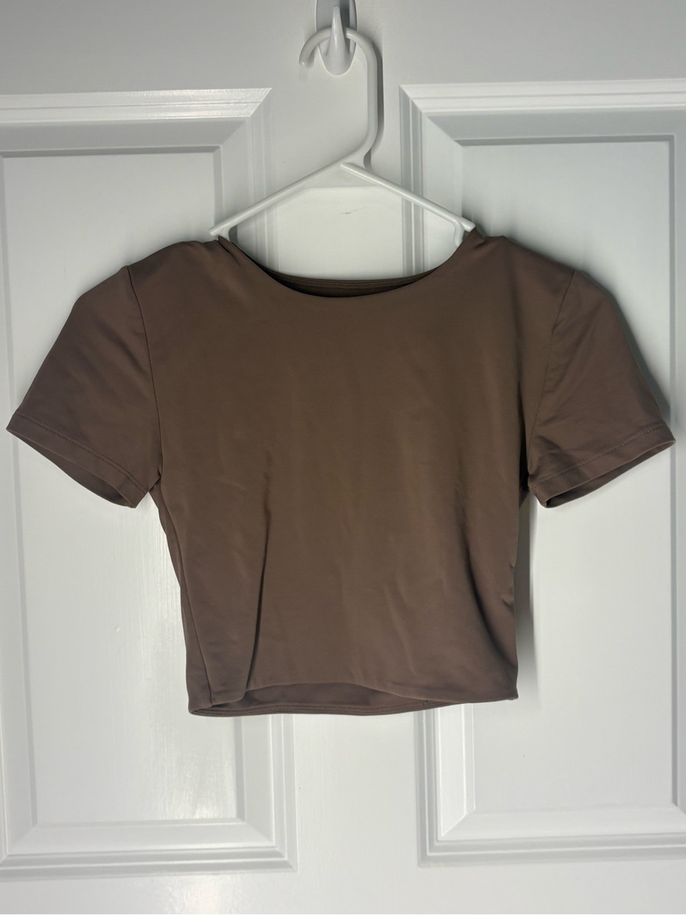 Minimalist Loungewear Summer Aritzia Babaton Taupe Short Sleeve Crop Top